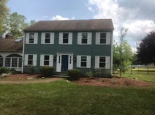 2 Summit Rdg, Sturbridge, MA 01566