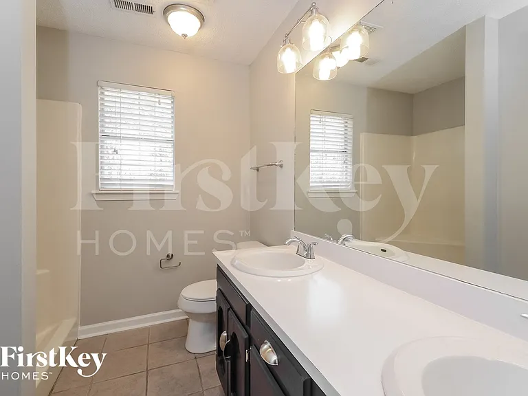 1049 Independence Ct — Photo 13