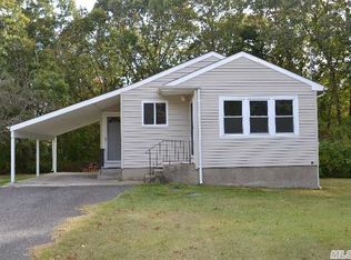 384 Locust St, Central Islip, NY 11722