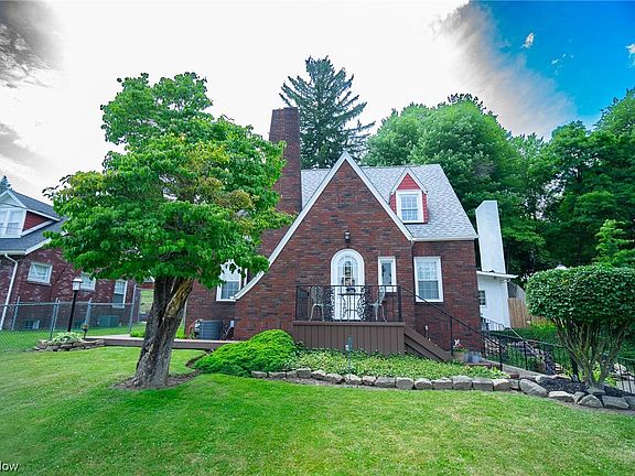 2nd image of 2811 Saint Clair Ave