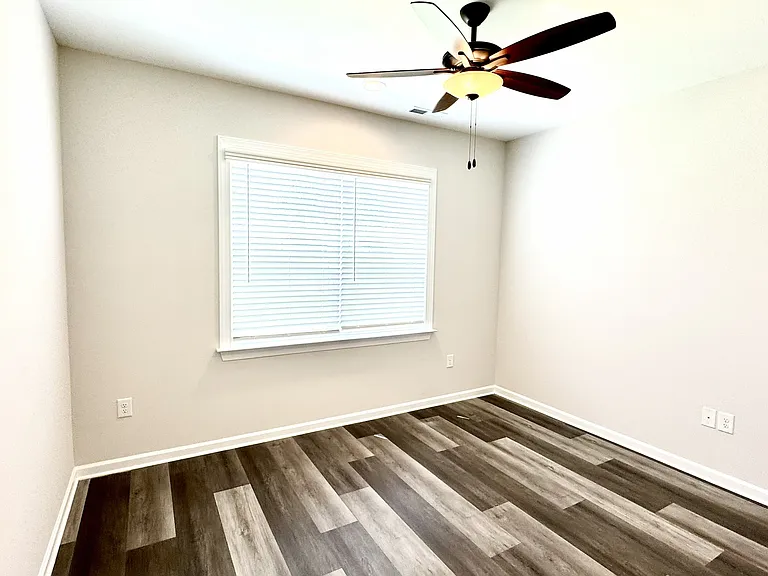 1135 Overlake Dr — Photo 12