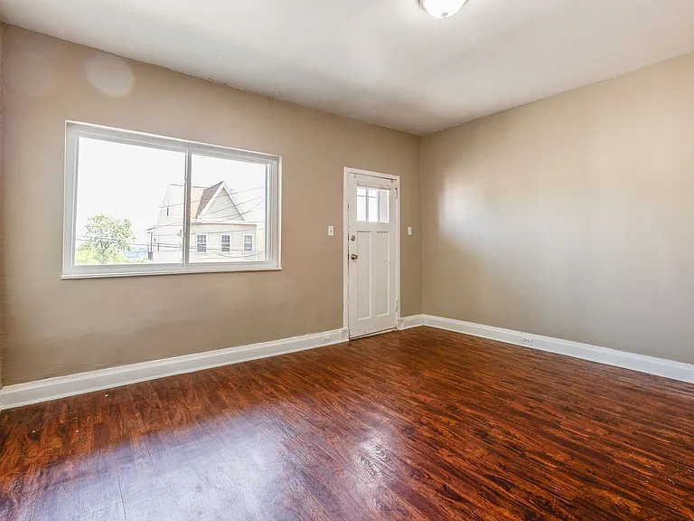 2120 Salisbury St S — Photo 9