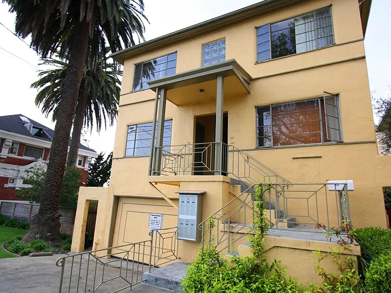 641 Oakland Ave — Photo 1