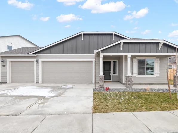 3399 NW 12th St #40, Redmond, OR 97756