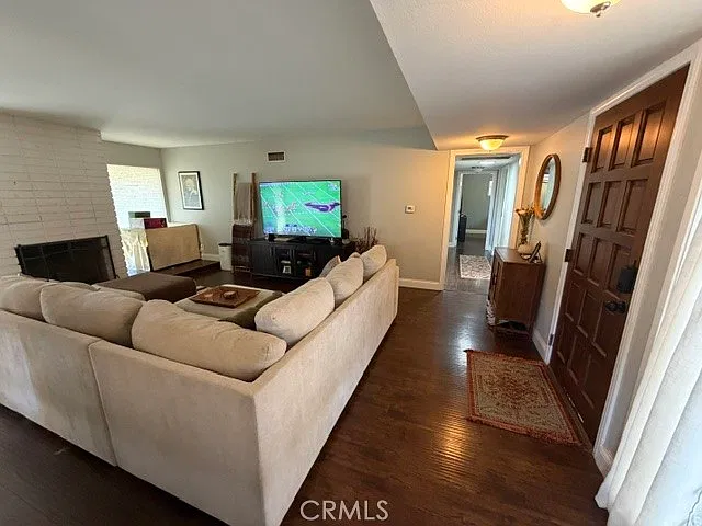 3 bed, 1561 sqft, $4,400 — Photo 4