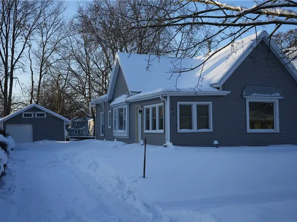 702 Oak Park Ave, Des Moines, IA 50313