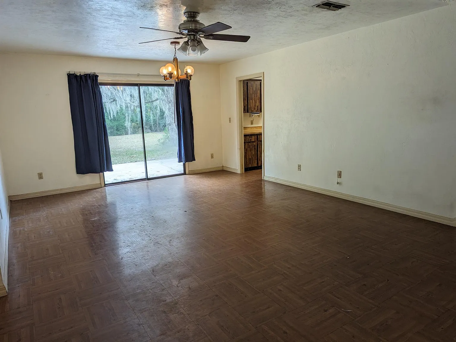3 bed, 1192 sqft, $2,200 — Photo 4
