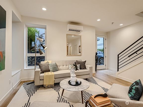 4th image of 512 NE 102nd Street