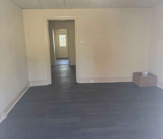 352 1/2 E Airy St — Photo 2