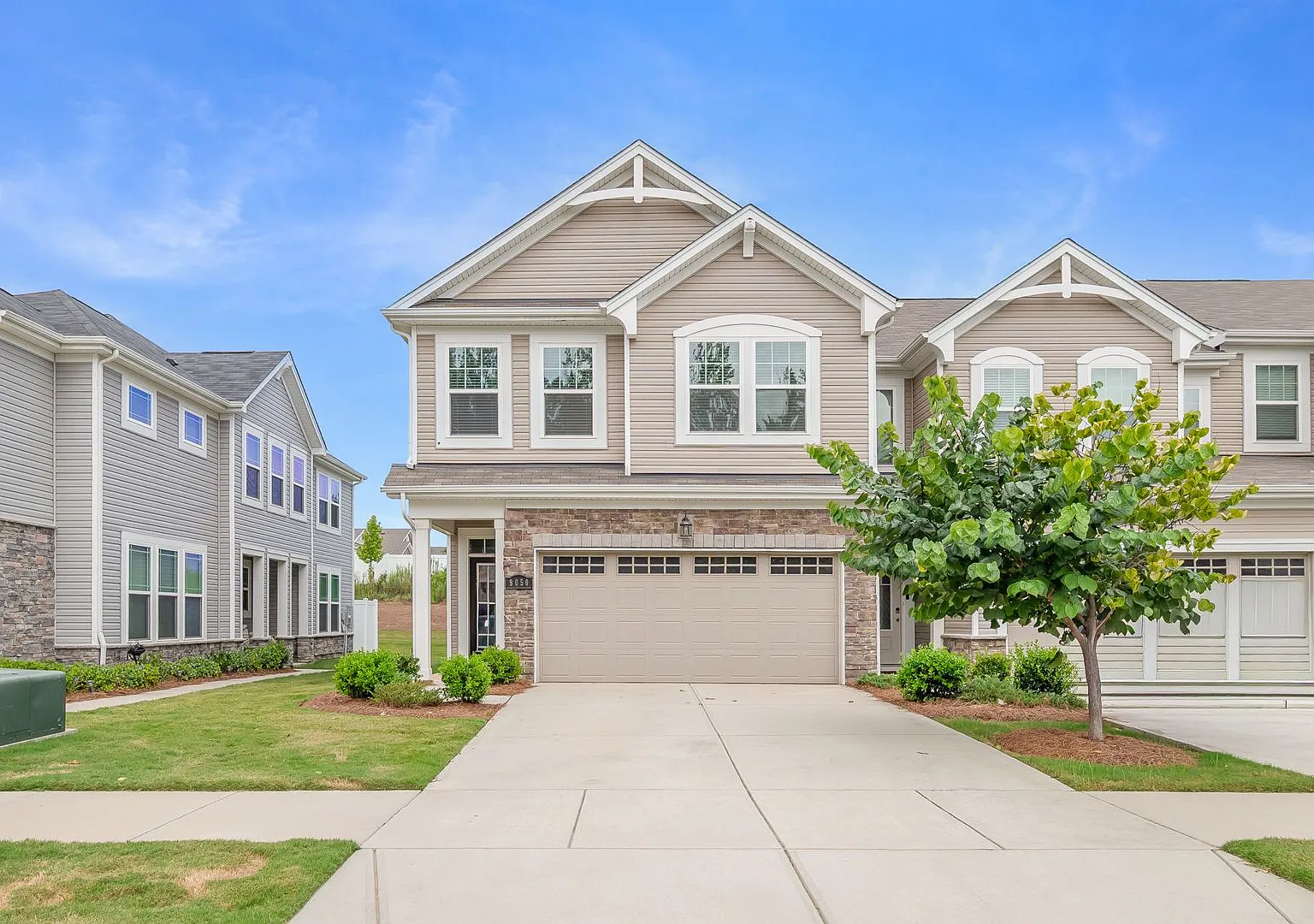 Modern Comfort, Effortless Living & Unbeatable Convenience in Northfield Crossing 3BR/2.5BA, 2 Ca... — Photo 1