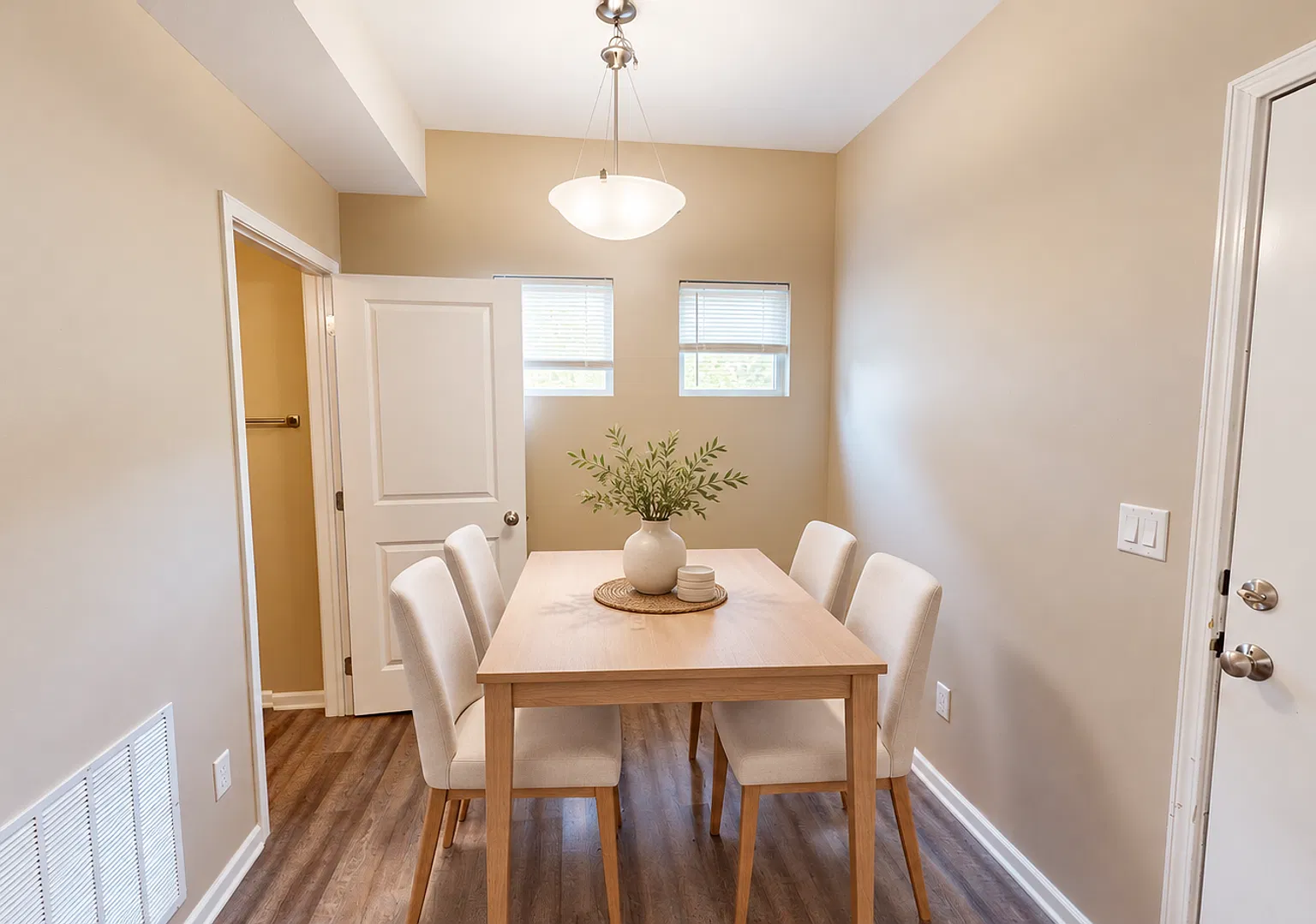 Sublease- Ankeny 3 Bedroom Townhome Available NOW! — Photo 2