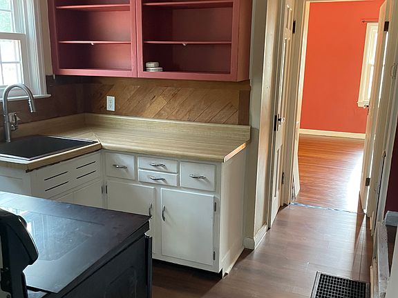 3rd image of 4641 Caroline St #4643
