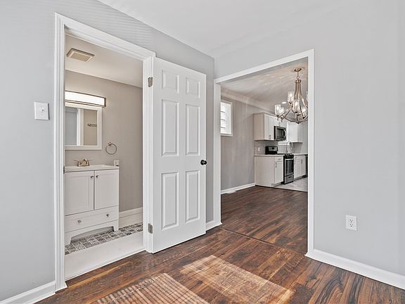 5th image of 200 Thomas St