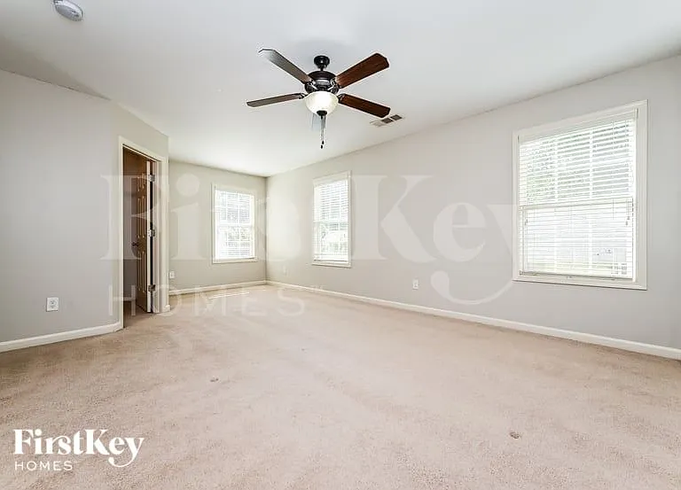 2501 Freemont St — Photo 6