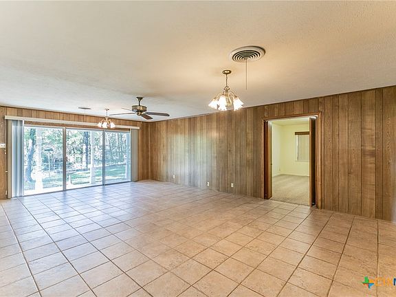 3rd image of 1211 Live Oak Dr