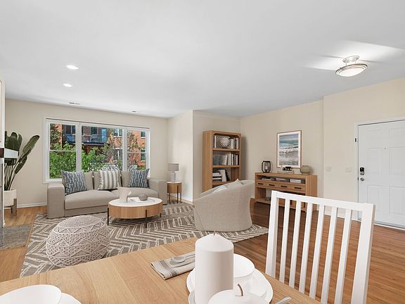 3rd image of 4149 N Kenmore Ave APT 2S
