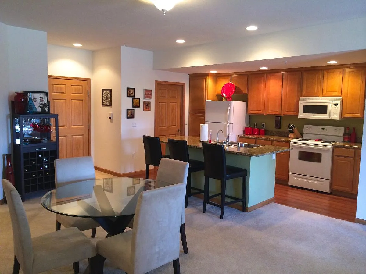 2 bed, 1435 sqft, $2,200 — Photo 1