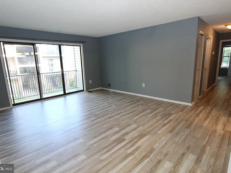 8 Joyner Ct — Photo 5