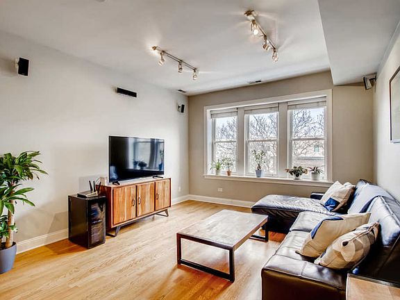 2nd image of 1525 W Cullom Ave APT 3