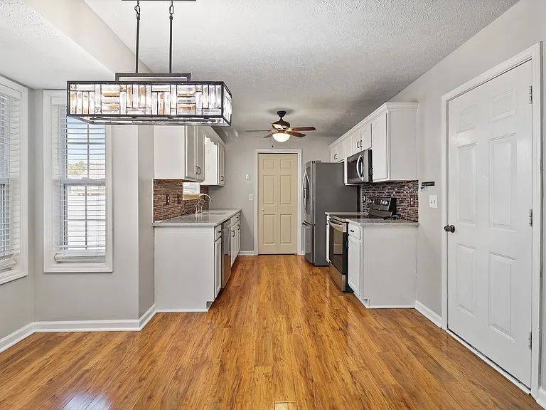 1633 Cedar Springs Cir — Photo 15