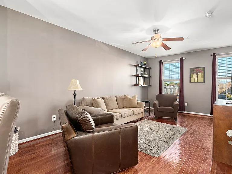 4527 Foster Ave — Photo 6