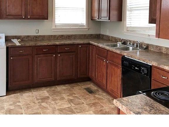 3rd image of 34 Beverly Hts