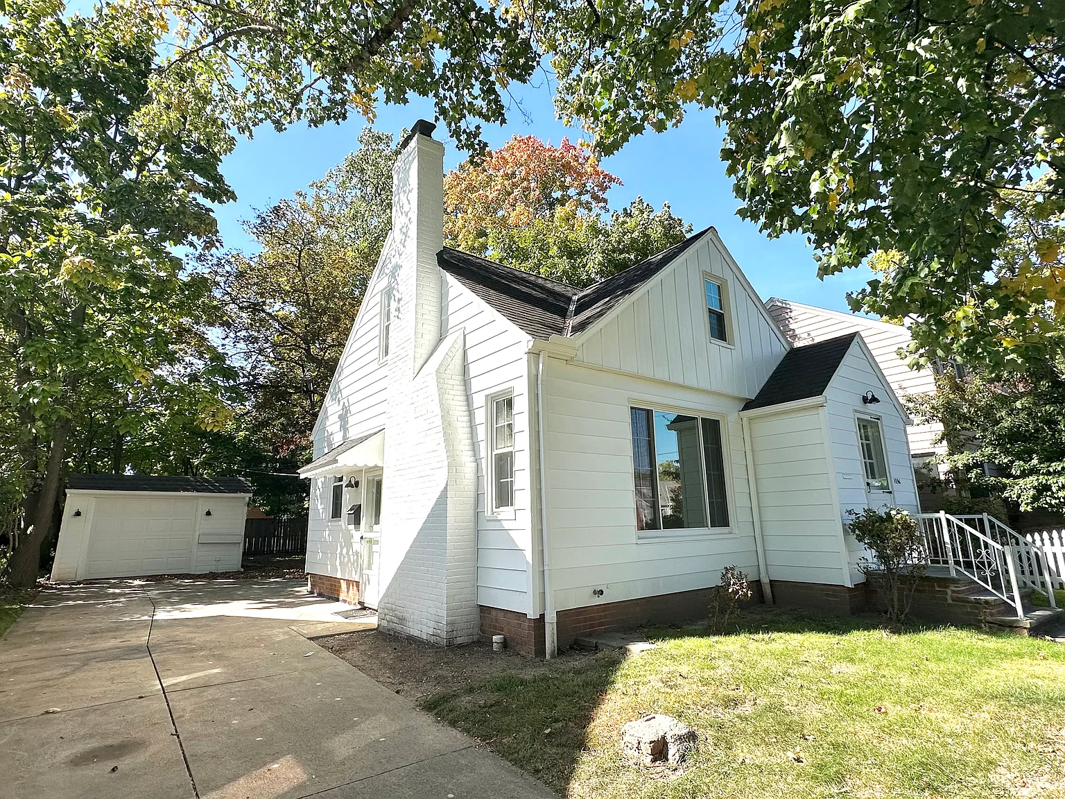 3 bed, 1240 sqft, $2,295 — Photo 2