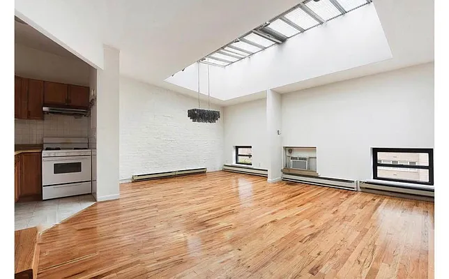 Rented by R New York | media 9