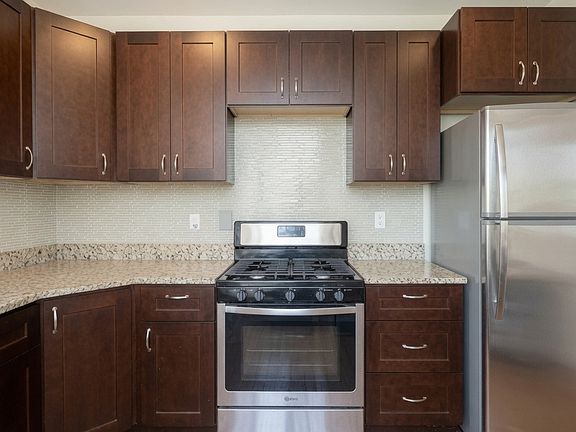 2nd image of 533 W Wrightwood Ave APT 3