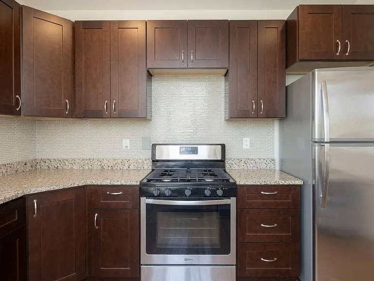 533 W Wrightwood Ave #3 — Photo 2