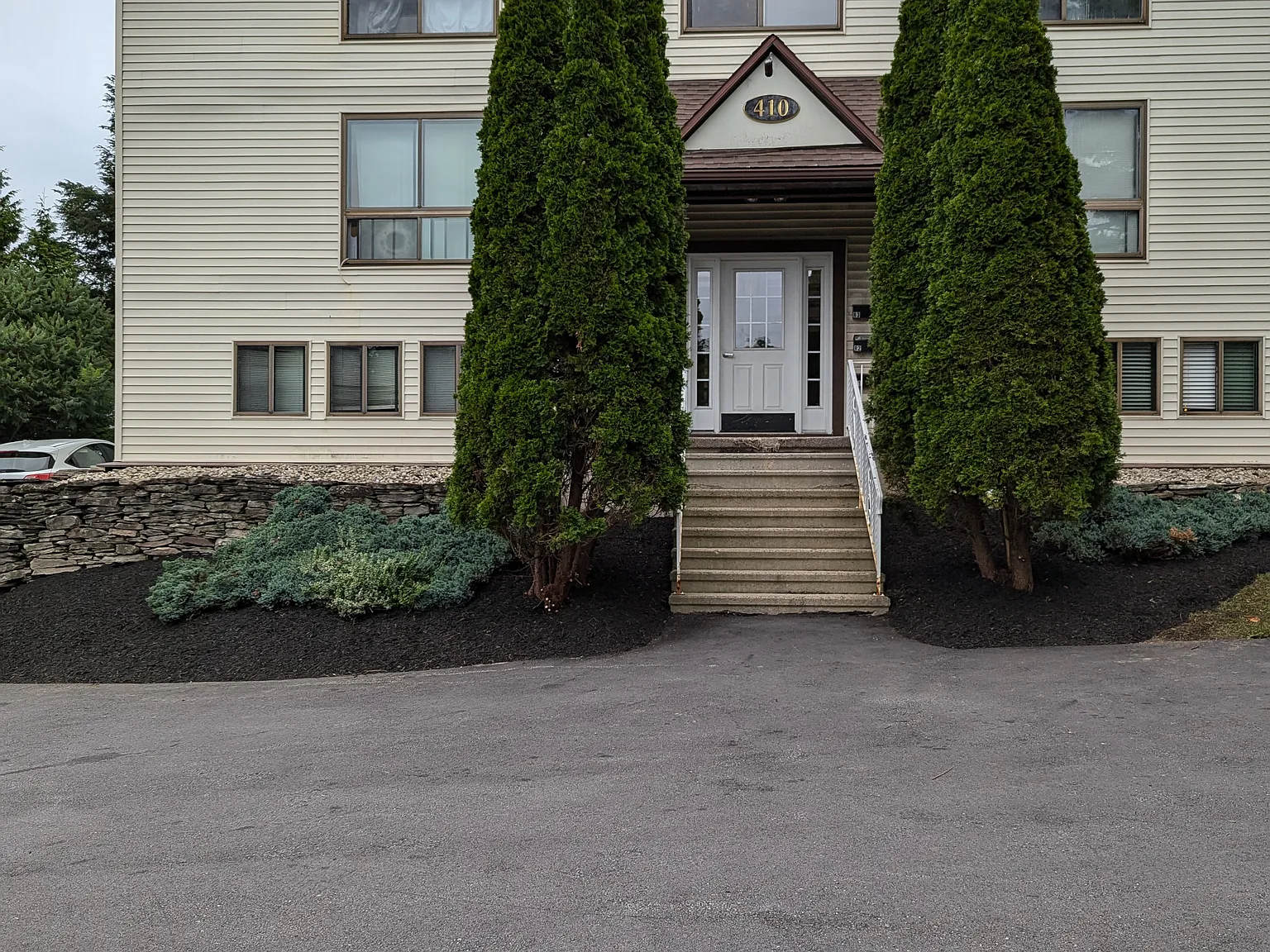 2 bed, 900 sqft, $1,200 — Photo 1