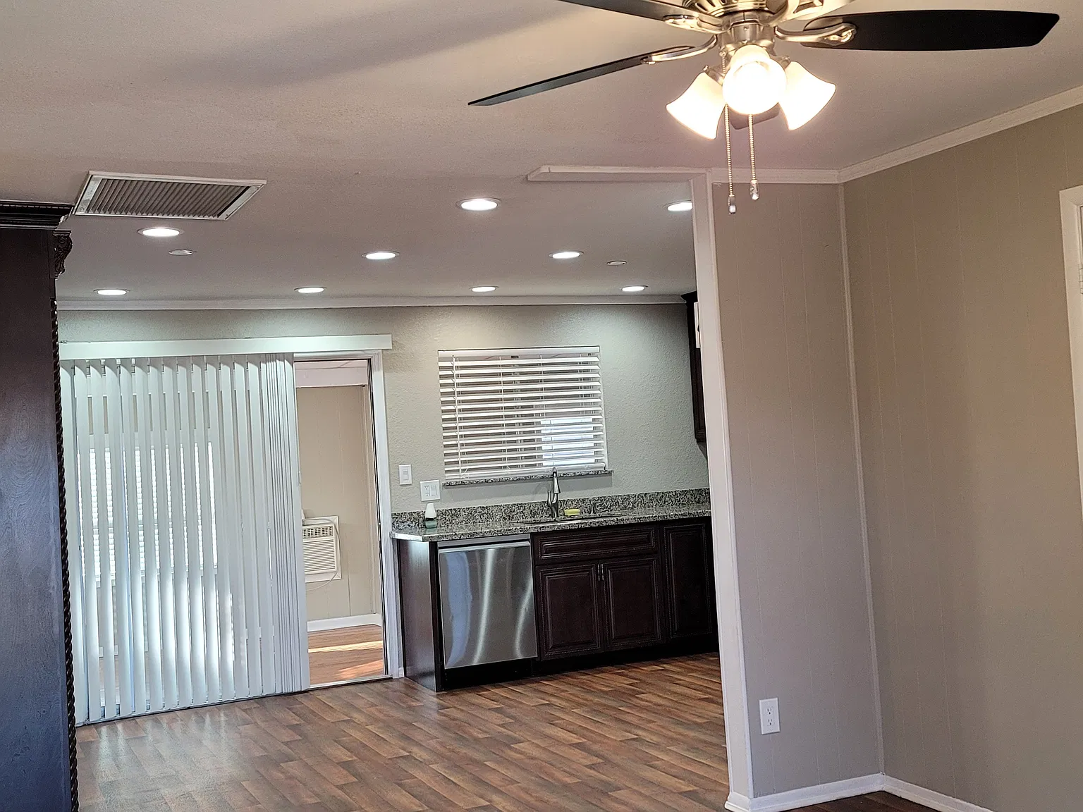 3 bed, 2100 sqft, $2,850 — Photo 2
