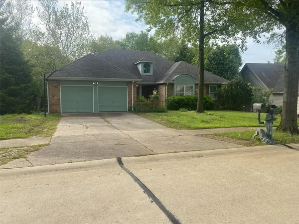 534 Ballas Trails Dr, Saint Louis, MO 63122