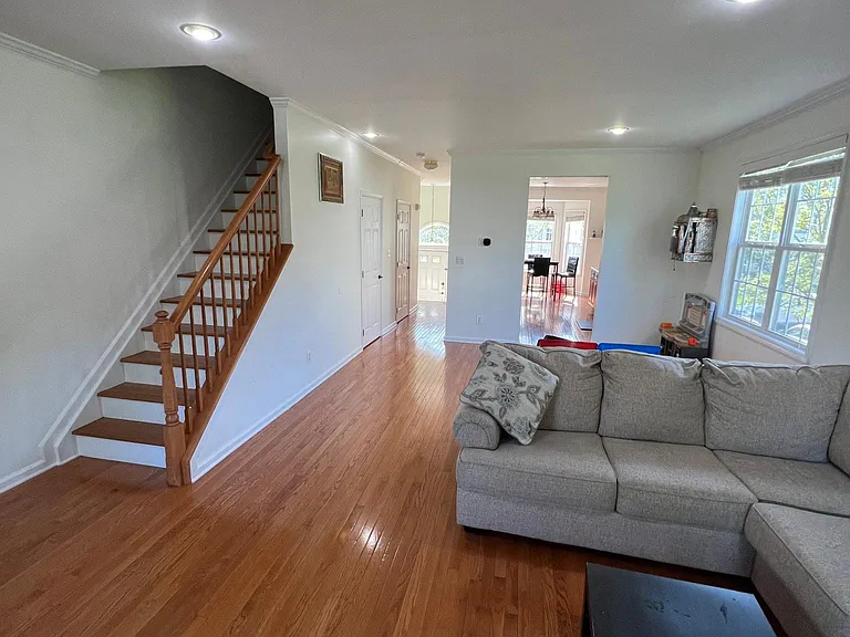 555 Coventry Dr — Photo 18