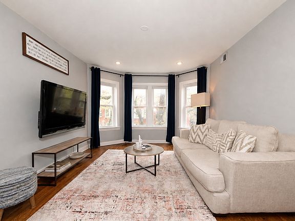 5th image of 1531 W Rosemont Ave APT 2N
