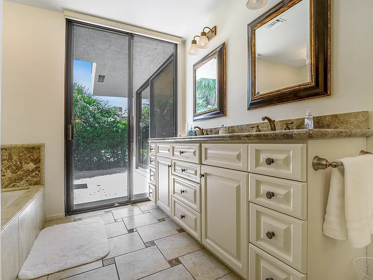 31 Stanford Dr — Photo 20