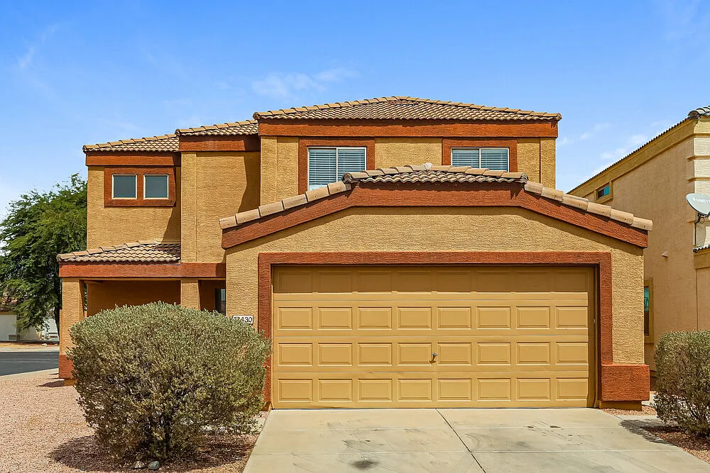 4 bed, 2.5 bath, 1978 sqft, $1,970 — Photo 1