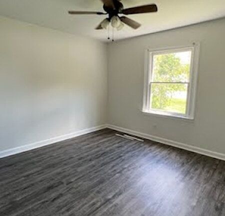 4th image of 2900 Lawndale Dr #1