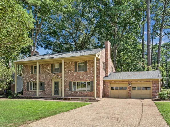 15 Garland Dr, Newport News, VA 23606