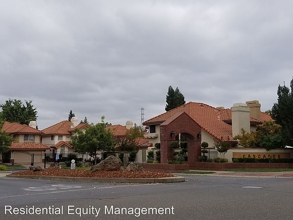 3rd image of 102 Big Springs Dr