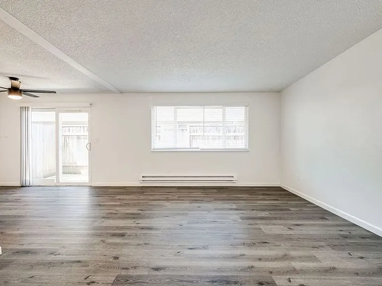 Riverside Village - 2 bedroom units - Auburn - RENOVATED — Photo 12