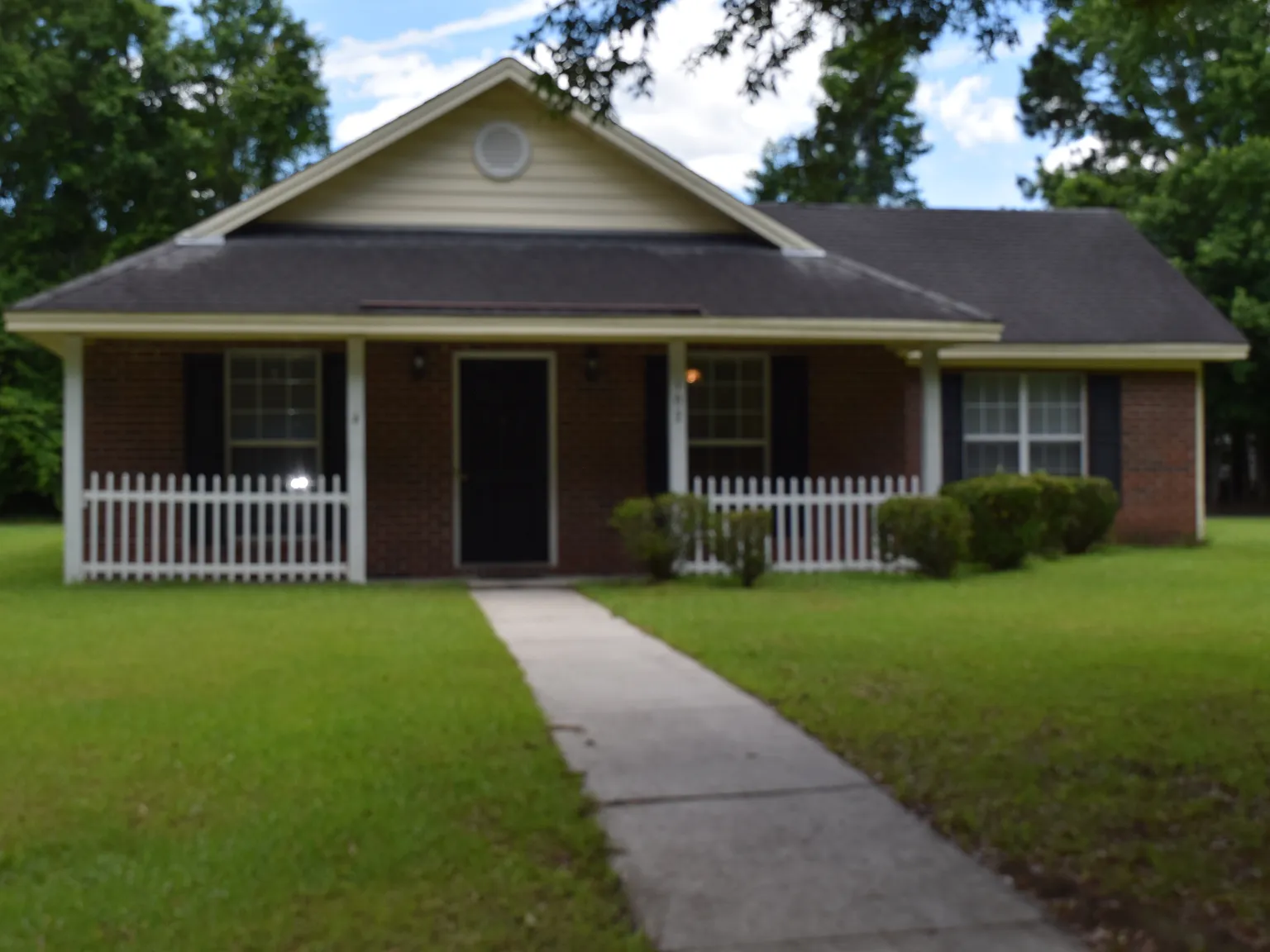 3 bed, 1196 sqft, $1,850 — Photo 2