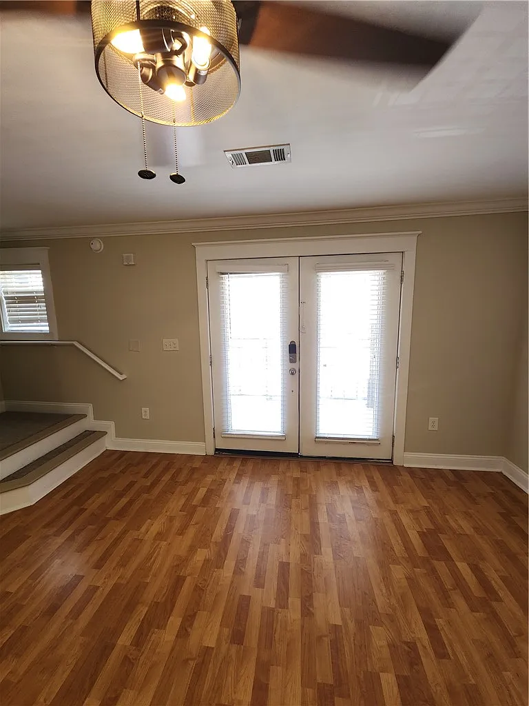 3 bed, 3.0 bath, 1324 sqft, $1,300 — Photo 3