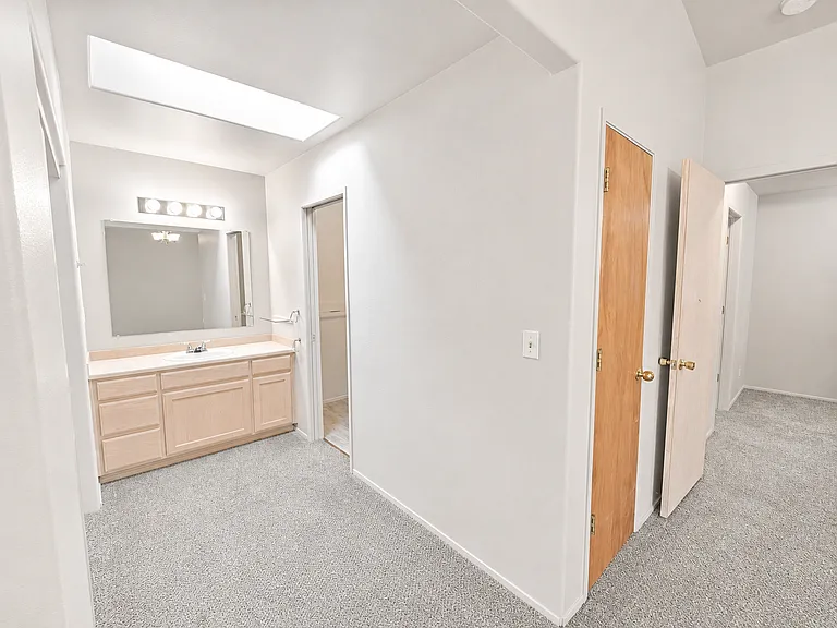 2950 NE Nikki Ct #D — Photo 18