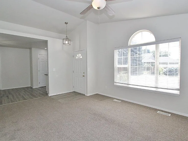 1938 E Birchwood Dr — Photo 4