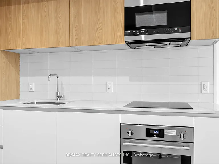 322 Dupont St #907 — Photo 14