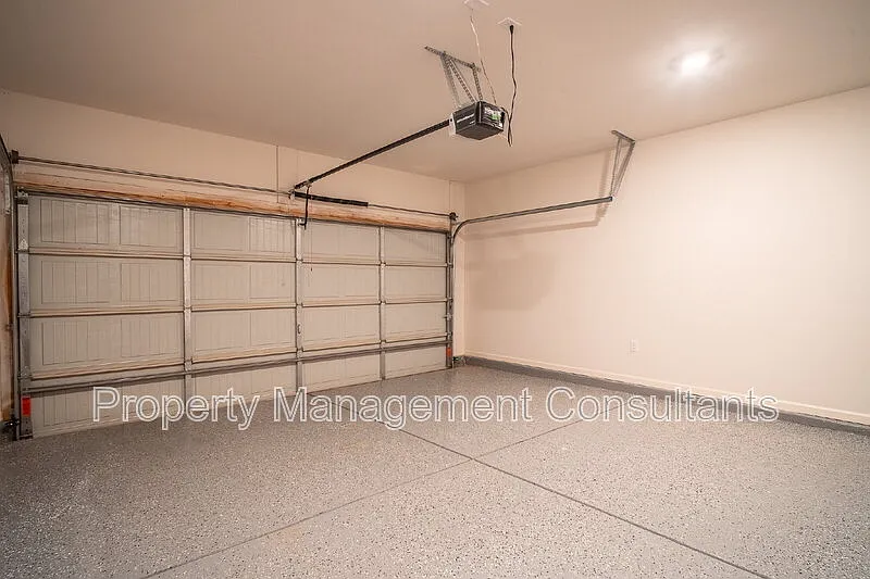 3 bed, 2.5 bath, 1716 sqft, $1,750 — Photo 4