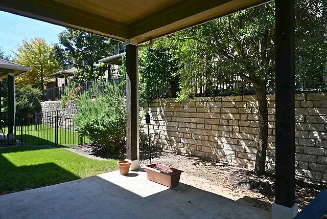 3 bed, 3.5 bath, 2064 sqft, $2,150 — Photo 4