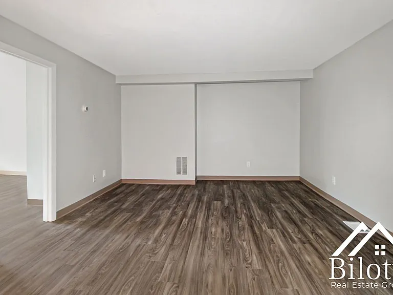 859 Pine Street — Photo 10