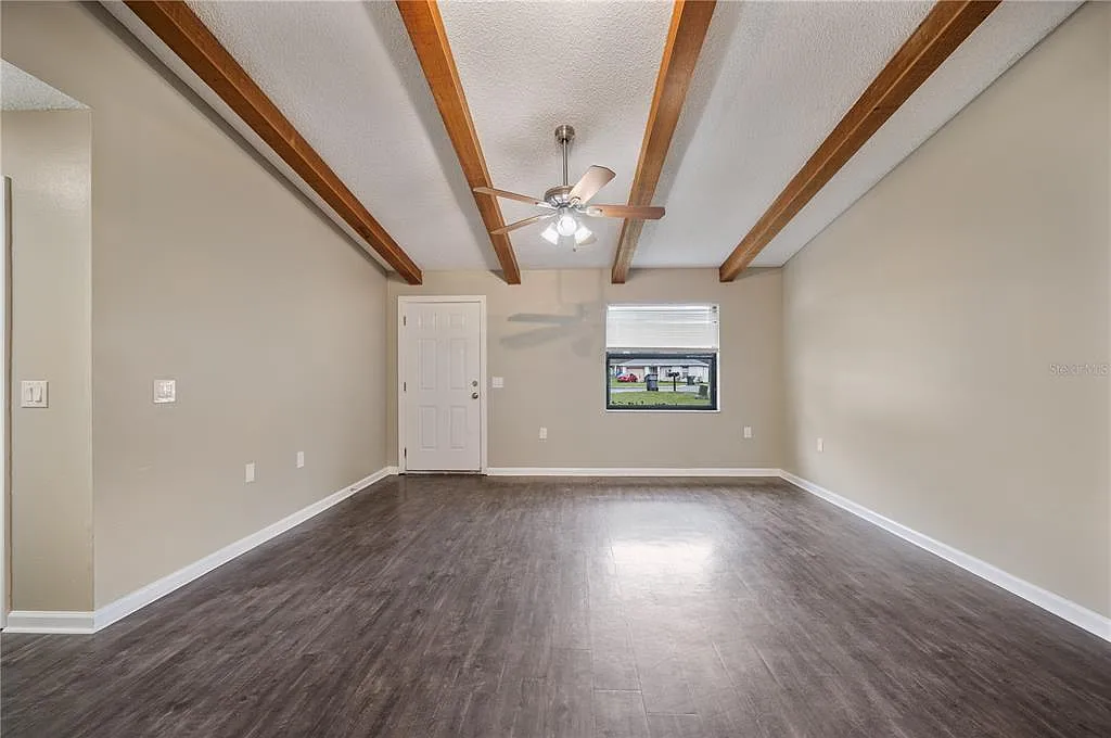 3 bed, 1.0 bath, 1083 sqft, $1,550 — Photo 4